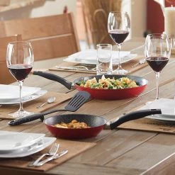 Stoneline Set de poêles Malden (3 éléments) - Aluminium - Rouge rubis -Poêles Soldes 1000279645 210804 08541900298 MOOD DETAILS P000000001000279645 mood