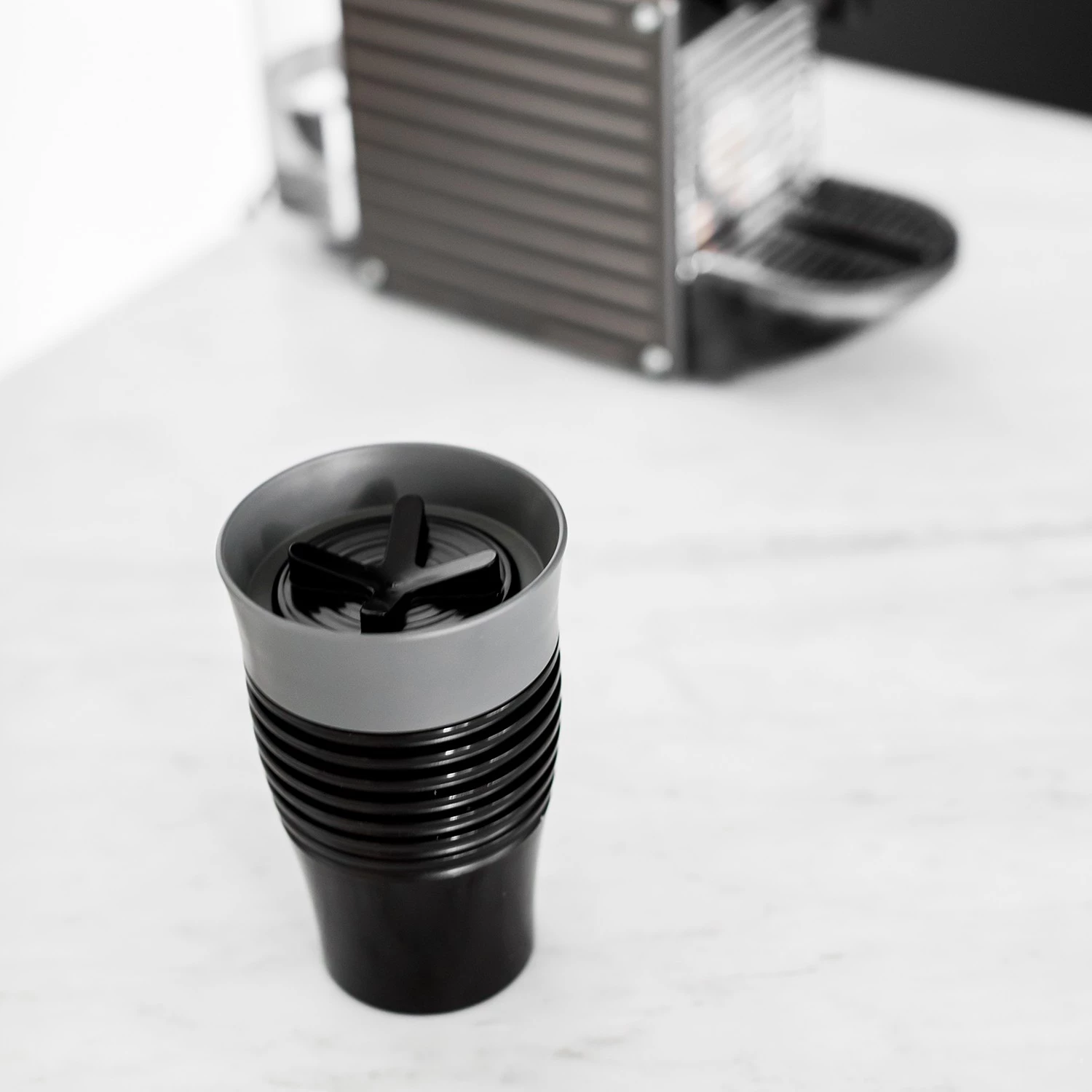 Koziol Mug isotherme Set SAFE TO GO (2 élém.) - Matière plastique - Noir 5 Koziol Mug isotherme Set SAFE TO GO (2 élém.) - Matière plastique - Noir – Image 3